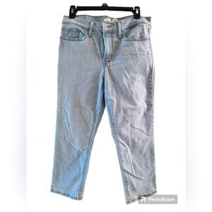 Levi 311 light wash capri jeans